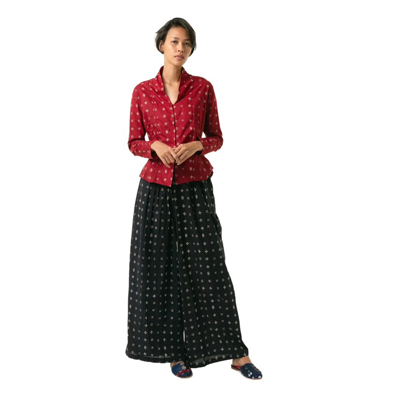 Kebaya Pendek Wiji Maroon Batik Cap Sejauh Mata Memandang