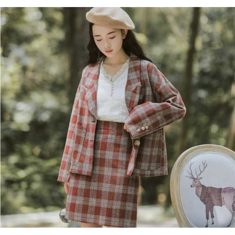 Setelan set wanita blazer merah rok