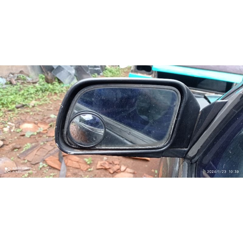 spion Lancer dangan 1989-1992 (kiri)