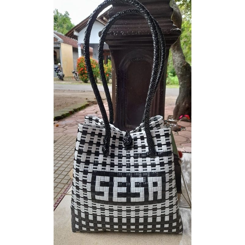tas anyaman pakai nama motif terbaru