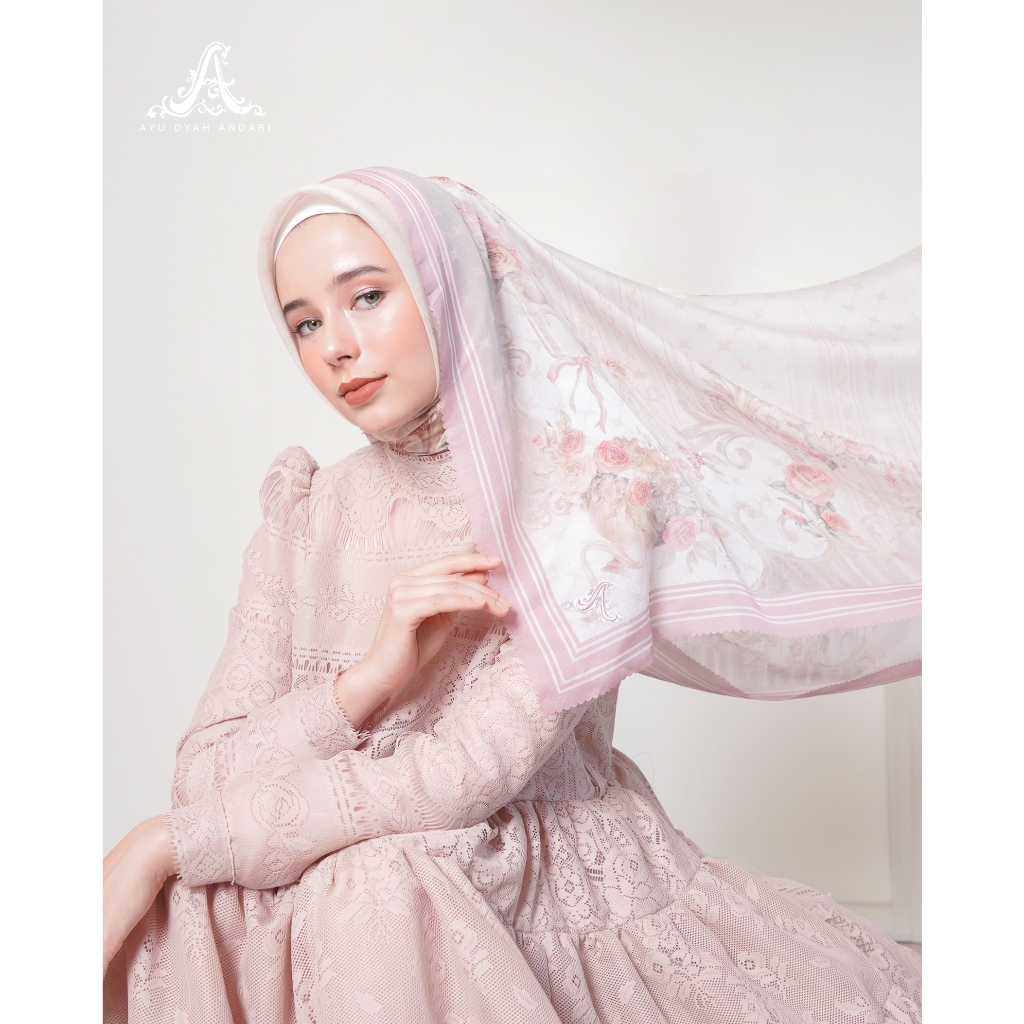 AYU DYAH ANDARI - Monalisa Scarf