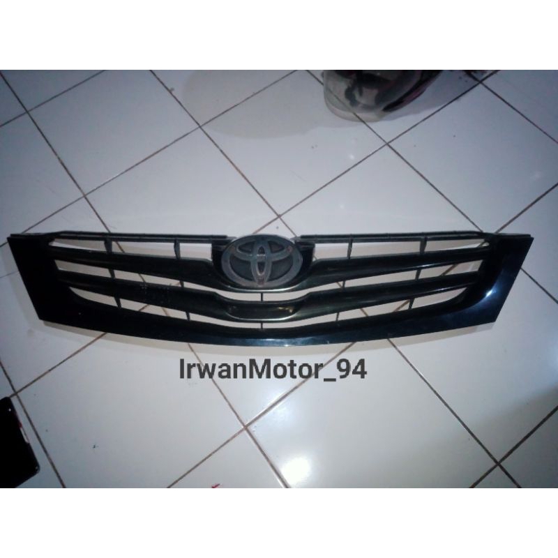 gril depan innova 2010 2011