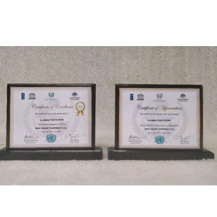 PLAKAT KAYU,VANDEL KAYU,PLAKAT WISUDA, PLAKAT MURAH, PLAKAT AKRILIK, PLAKAT MARMER,PLAKAT CUSTOM,PLA