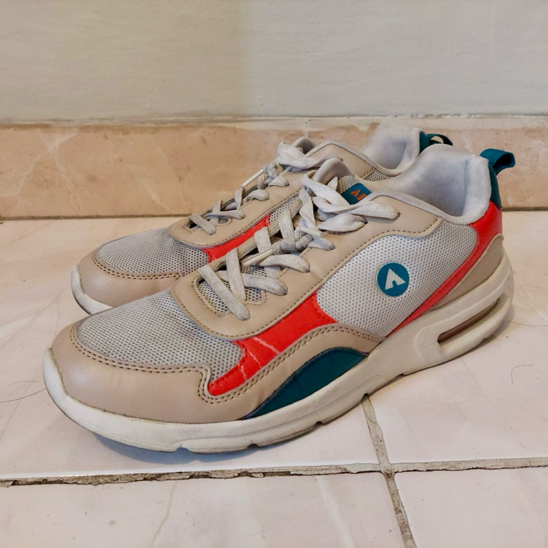 Sepatu Sneakers Airwalk payless Concur Men Tan 43 cream orange green running pria