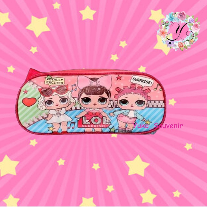 

Tempat Pensil LOL Surprise Jumbo Gambar 2 Sisi Lapisan Satin Ada Pegangan Kotak Pensil Anak LOL Pink
