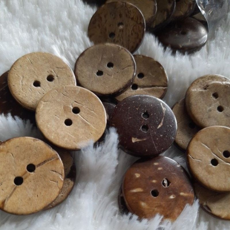 Kancing Batok Kelapa Pernis (6pcs)