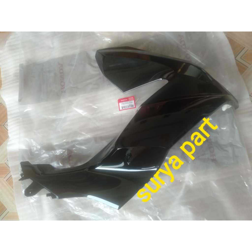 SAYAP SAMPING KANAN PCX160 HITAM GLOSSY COVER R SIDE PCX160 HITAM GLOSY ORIGINAL 64501K1ZJ10ZN