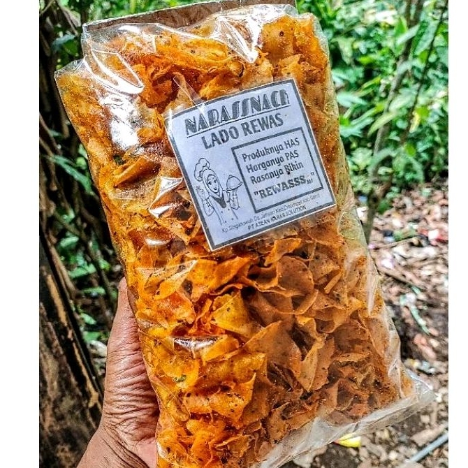 

(LADO REWAS) Kripik Singkong Isi 500 Gram Extra DAUN JERUK Pedasnya Alami,Gurih Dan Renyah Dimulut