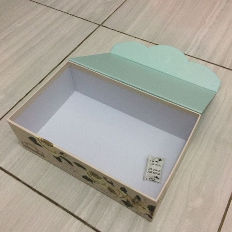 

Gift Box Baby Blue Rose