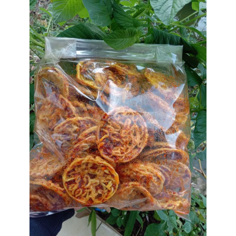

Kerupuk Seblak Kerupuk Mie Pedas Daun Jeruk 1kg