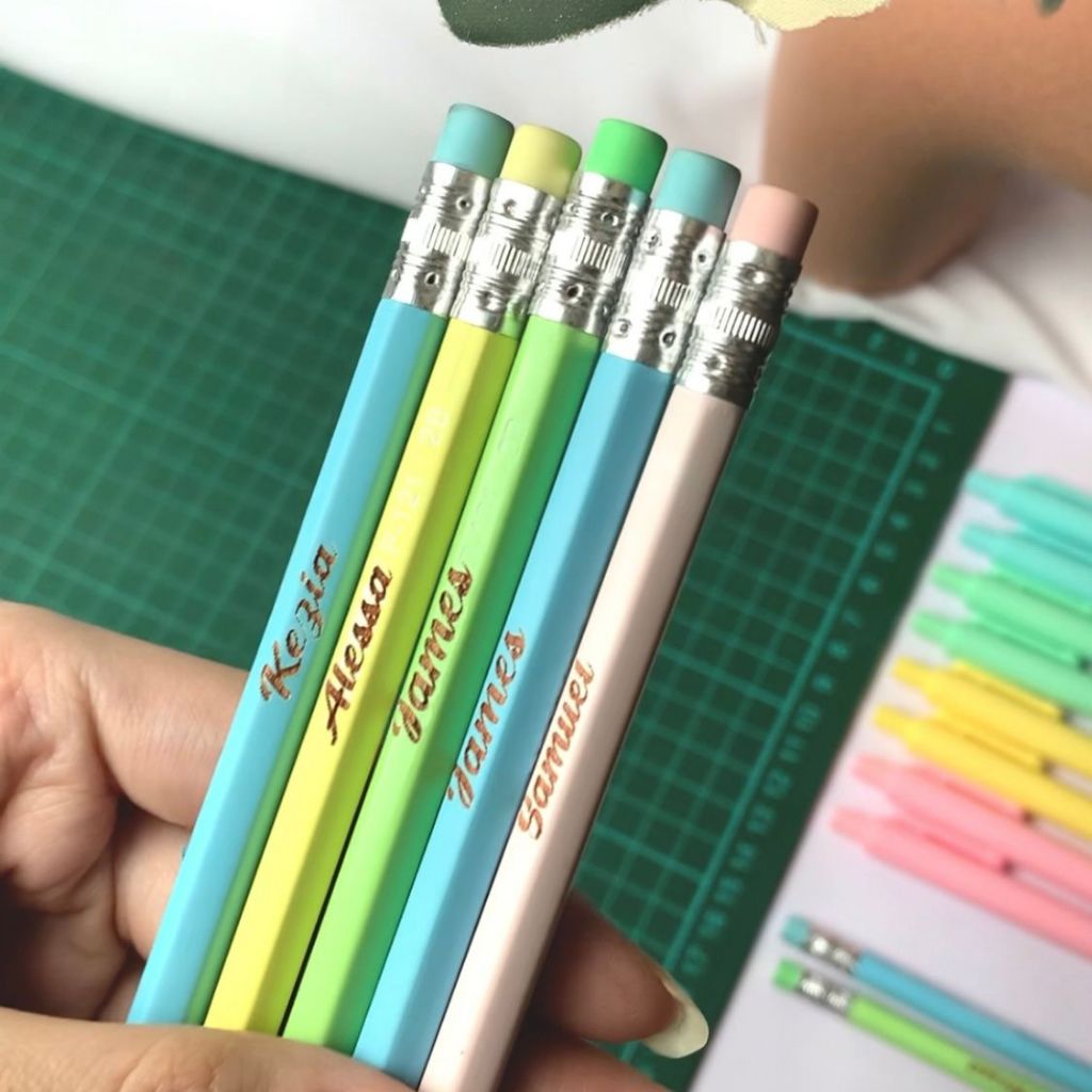 

Pensil Custom Kayu joyko Nama Grafir Laser | FREE Custom Nama/Logo | Pensil Kayu Custom Grafir Laser