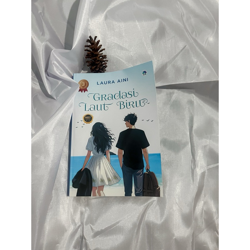 Novel Teenlit Romance Gradasi Laut Biru by Laura Aini