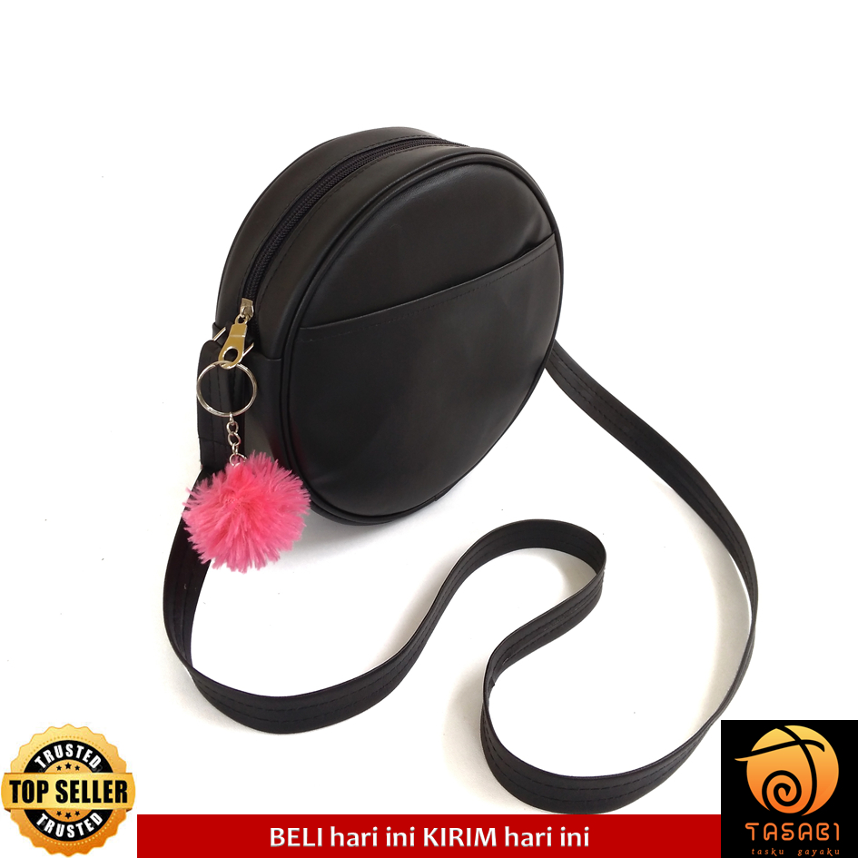 Slingbag RENATA Tas Selempang Wanita Bulat Hitam - Round Sling Bag dengan Gantungan Bulu Pompom Lucu