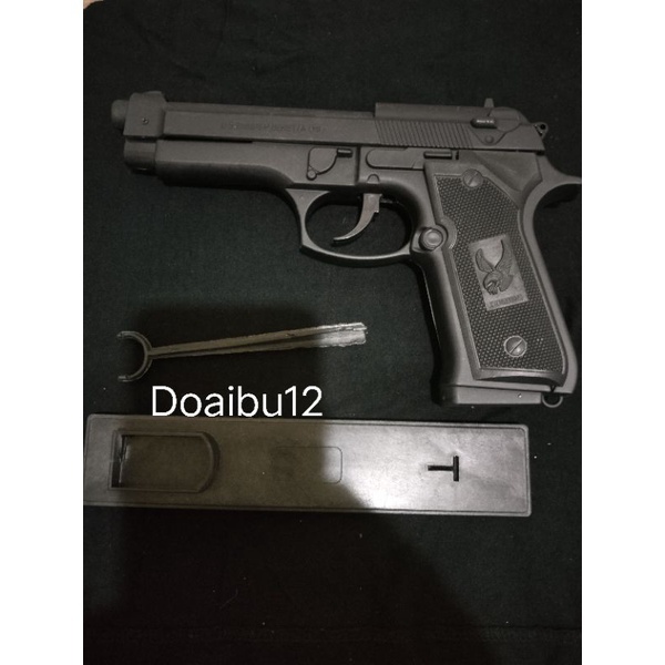 Mancis Korek Api Pistol  M9 Besar Black Hitam Bisa Kokang
