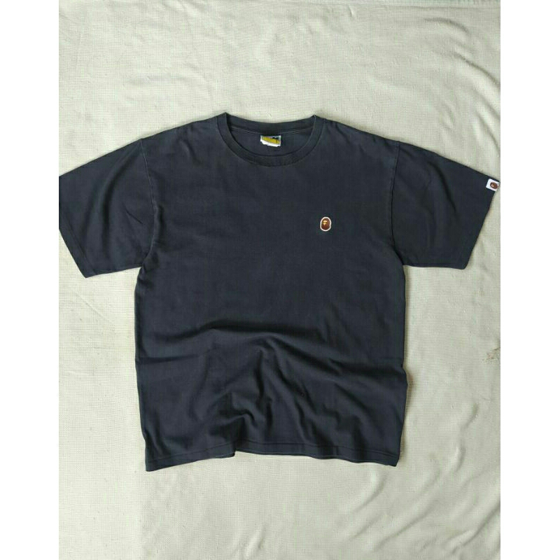 A bathig ape / bape / t-shirt a bathing ape / t-shirt bape small logo / baju bape / baju a bathing a