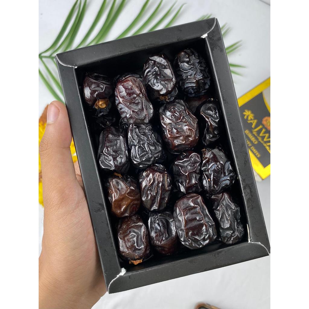 

Kurma Ajwa Jumbo Kurma Nabi Asli Madinah / Oleh Oleh Haji dan Umroh King Dates Ajwa