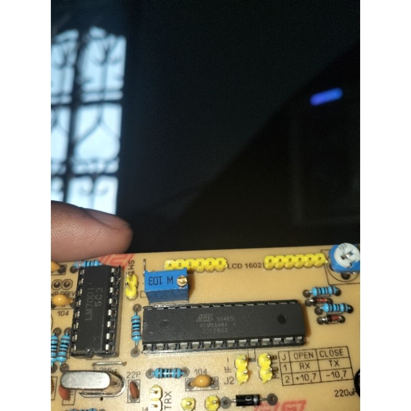 ic atmega8A  untuk universal PLL LM7001