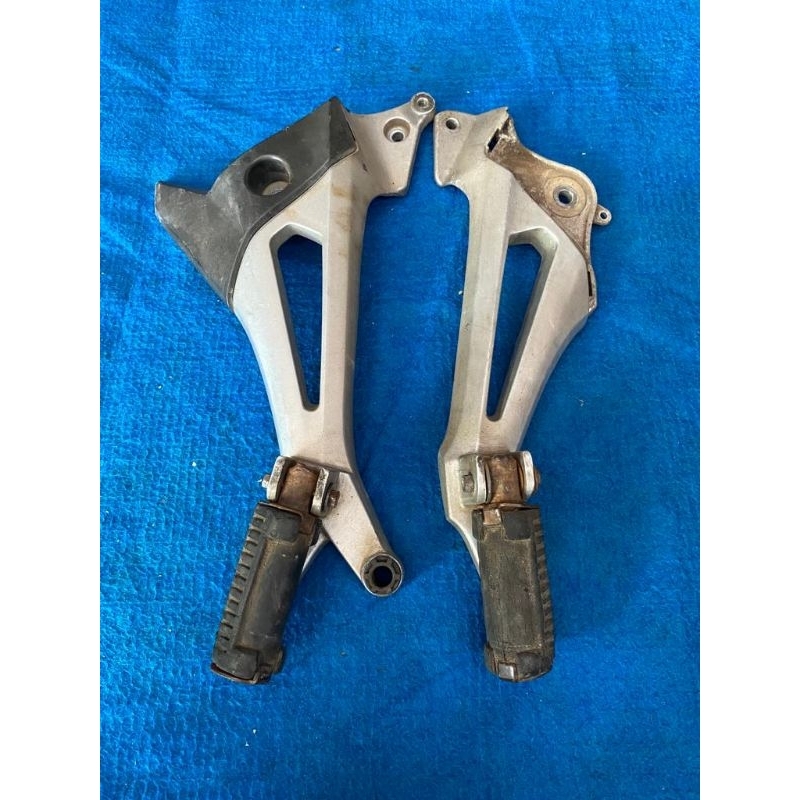 Footstep Step pijakan kaki belakang honda Supra x 125 karbu double disc ori