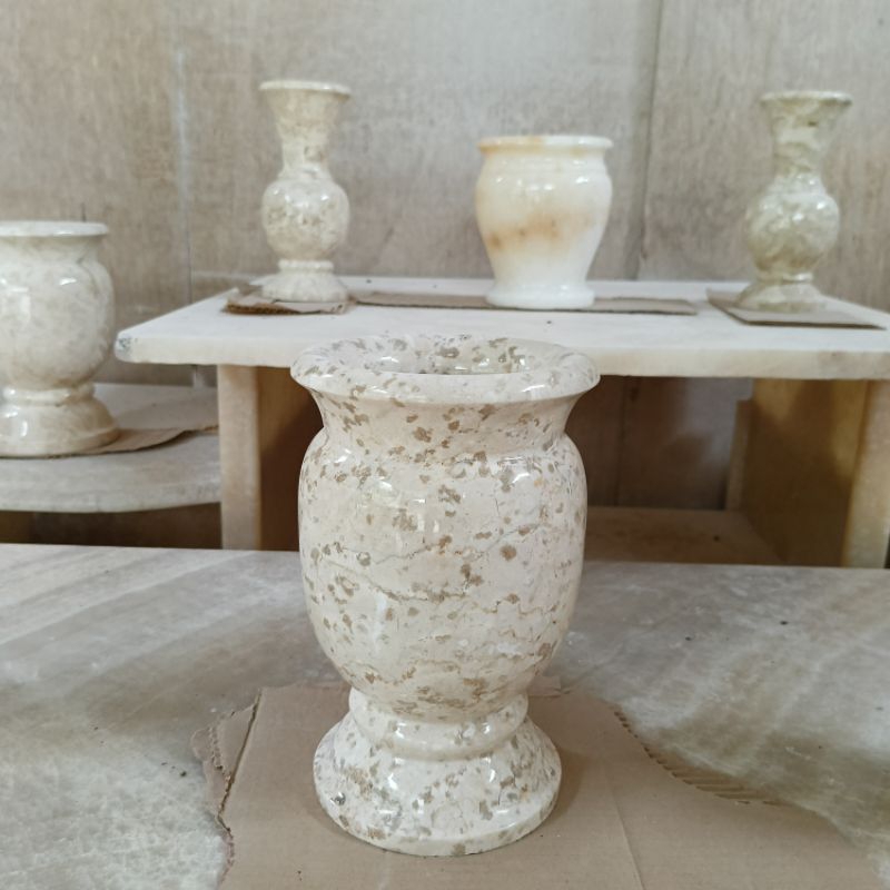 Pot Bunga Marmer Putih Motif Bintik Bintik Glosy