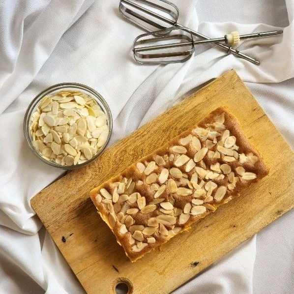 

Bolu Jadul Almond