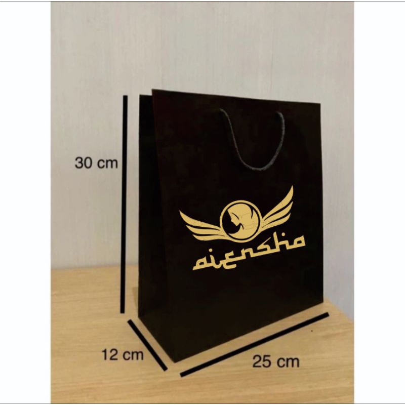 

Sablon paper bag warna hitam ukuran 25x30 isi 96 pcs (8 lusin)