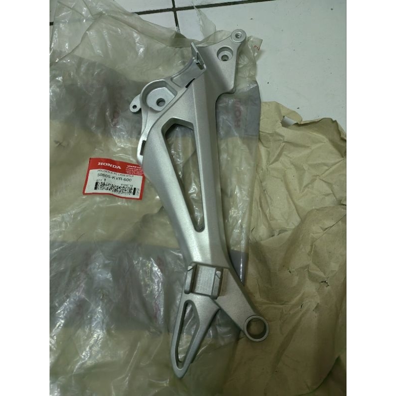 Breket footstep step belakang kanan Revo 100 OLD asli 50605-KVR-600