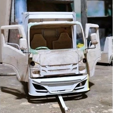 MINIATUR TRUK OLENG GIGA / mentahan truk GIGA NMR P 57 L 20 T26 SUPER JUMBO