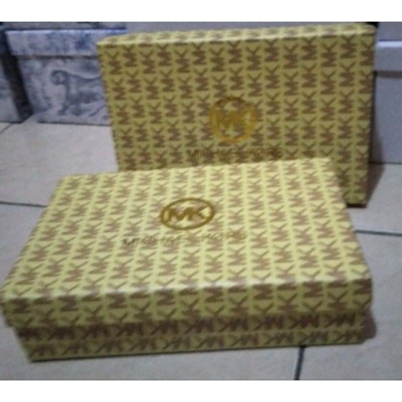 

box dompet Emka ukuran 20x13x5cm