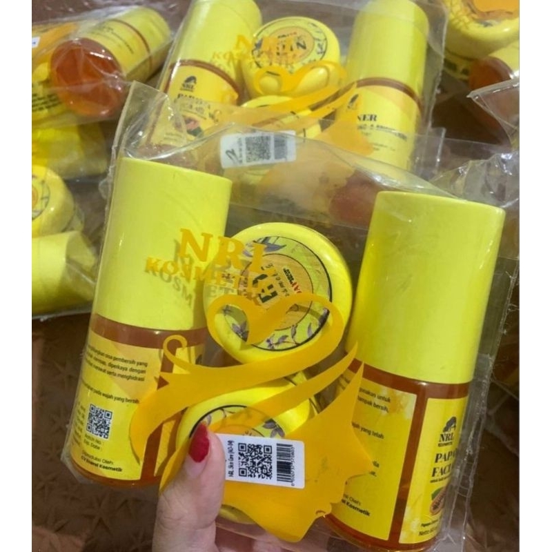 Habiskan stok Paket Cream NRL Terbaru Ekonomis Embos Nrl Glowing Flek Acne Nrl Ekonomis Terlengkap B