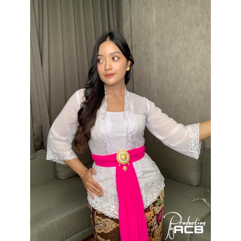 Kebaya Bordir Putih Lengan Lonceng