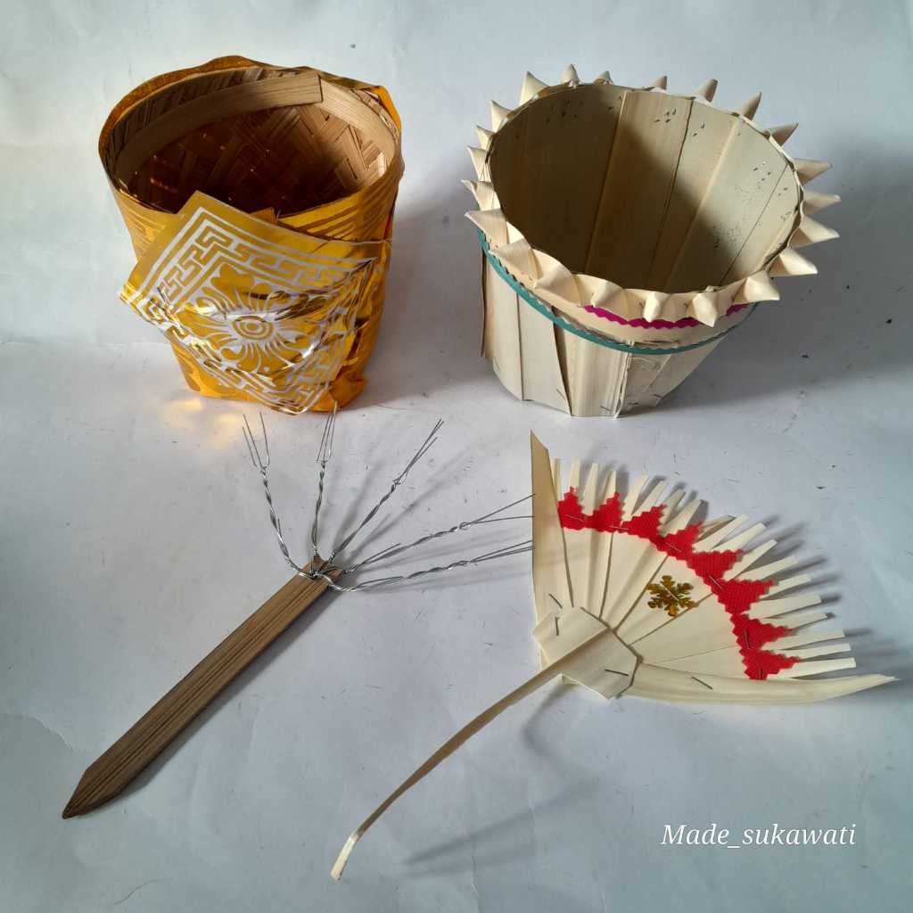 Tatakan Daksina Khas Bali Bambu Ental