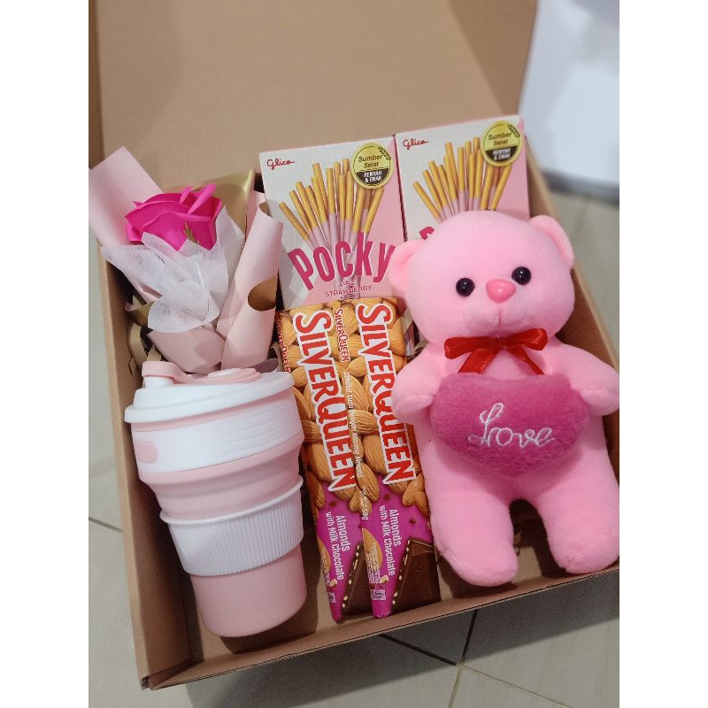 

Kado valentine full set lengkap boneka buket bunga coklat silverqueen Pocky strawberry tumbler mini silikon