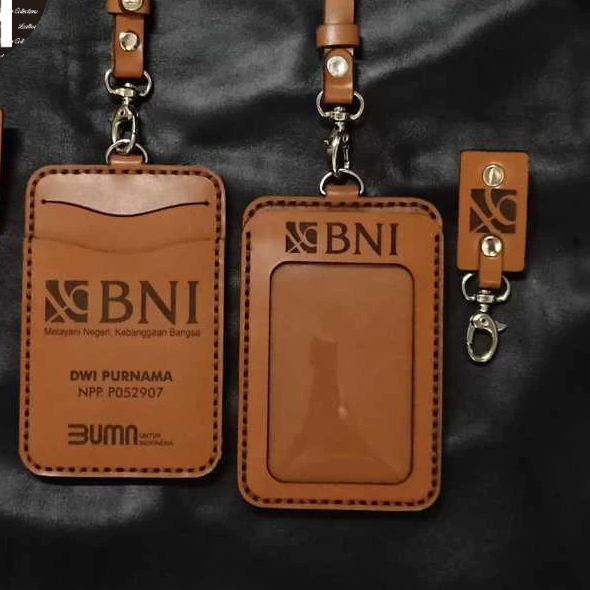 

ID Card Holder Kulit Costum Nama Dan Logo Perusahan