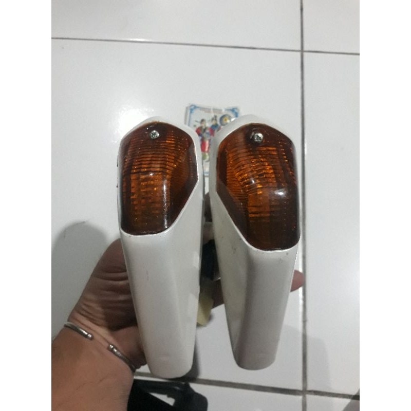 sein depan RZR putih