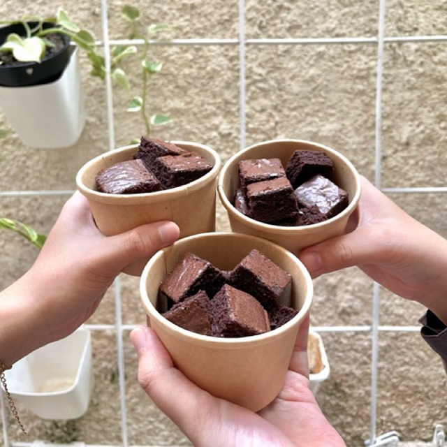 

Sweethree (Brownies 8oz dengan nutella dipping sauce)