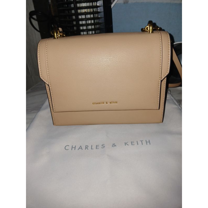 CHARLES & KEITH CHAIN HANDLE EVENING - BEIGE/TAS CK ORIGINAL 100%/PRELOVED LIKE NEW