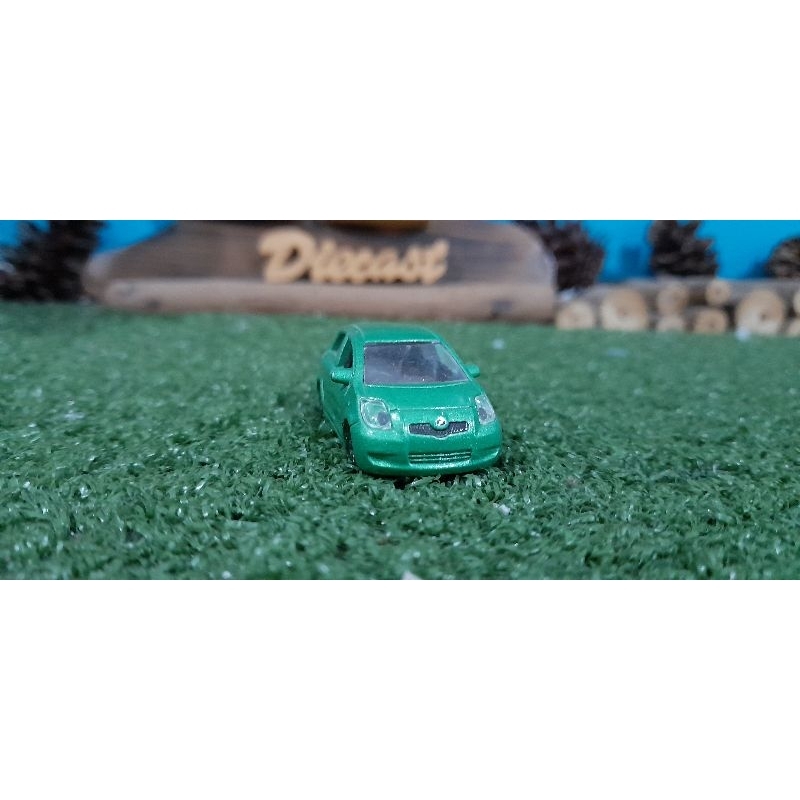 Diecast Miniatur Toyota Yaris skala 1:72