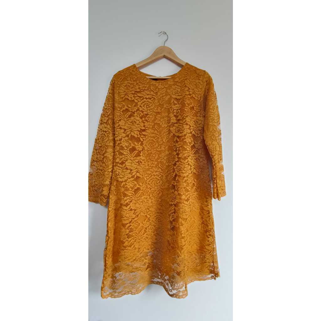 Kebaya Brokat Kuning Kunyit (Preloved)