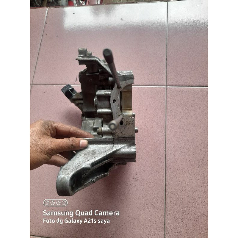 krengkes kalter crankcase rengkes kanan beat fi stater kasar kzl original