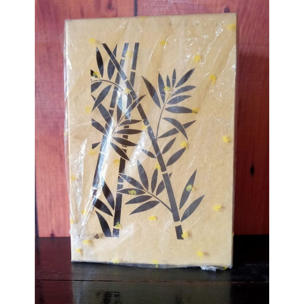 

KADO BOX GAMBAR BAMBU / GIFT BOX / KOTAK HADIAH MOTIF BAMBU DENGAN BASE WARNA EMAS / PARCEL MANIA MAGELANG