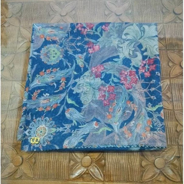 Preloved Topkapi royal blue buttonscarves