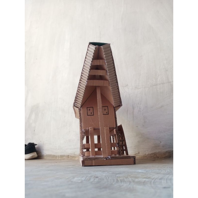 Prakarya Rumah Adat Toraja dari kardus