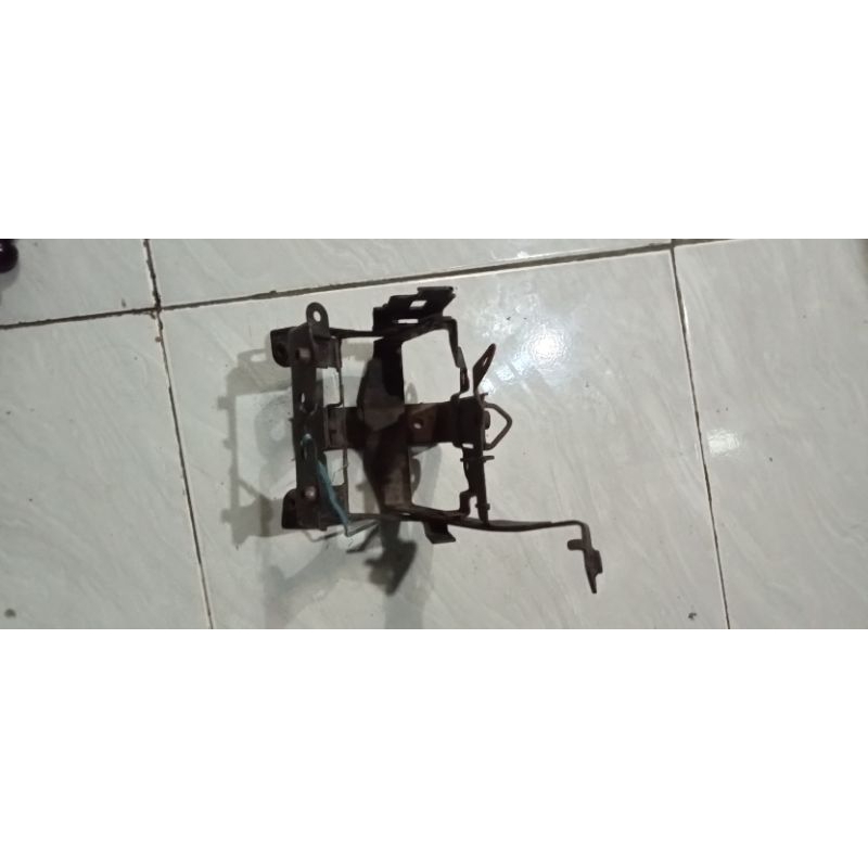 Dudukan aki Vario 110 karbu