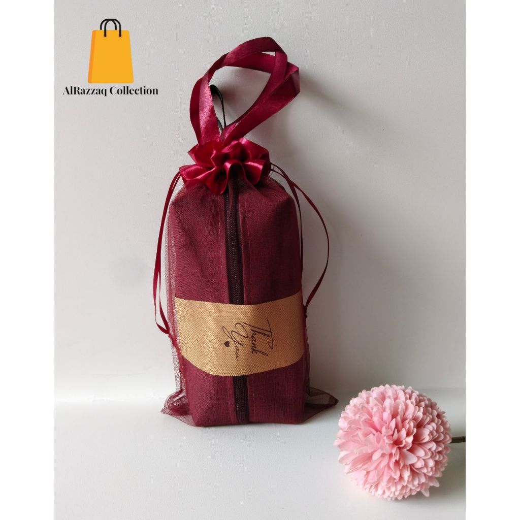 

Tas Kantong Tile Serut Untuk Souvenir Pouch 17x8x8