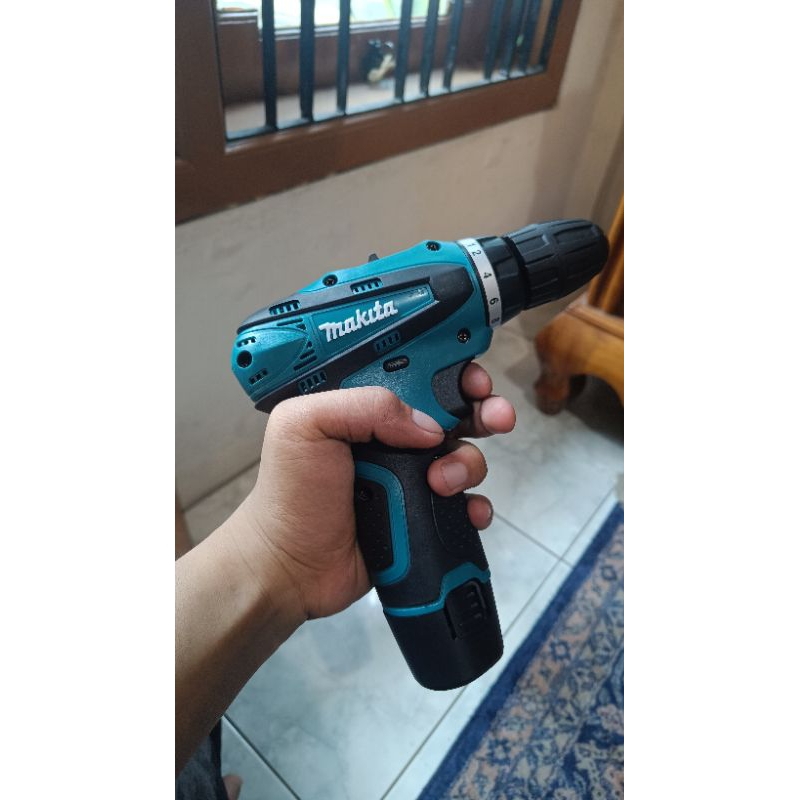Bor Makita DF330D , Cordless , Baterai 12v