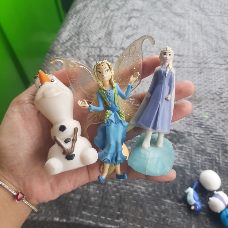 Mainan / figure dikoleksi disney tingkerbell pixie hollow fairies rani , elsa frozen dan olaf