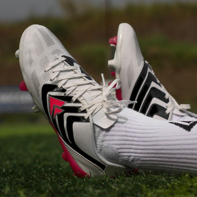 SEPATU SEPAK BOLA SEVSPO TIKI TAKA IN WHITE PINK ORIGINAL 100% SEPATU BOLA PRIA DAN WANITA BISA COD
