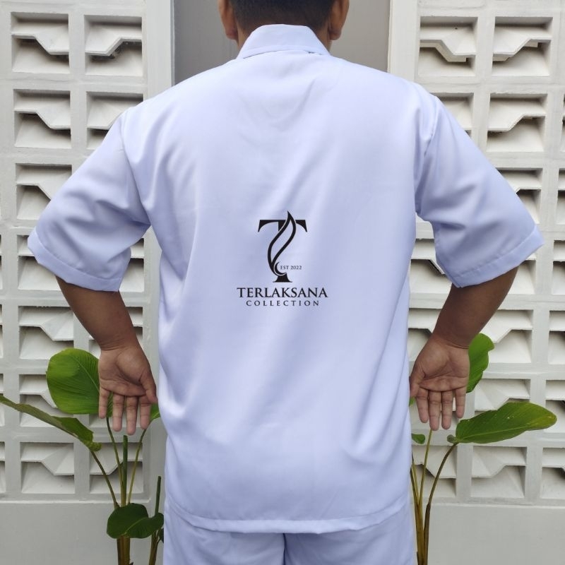 RB Seragam SMA JUMBO Seragam Sekolah Kemeja Putih SMA Laki-Laki dan Perempuan