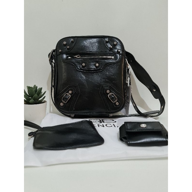 Tas Pria - Bal3nciaga Man Le Cagole Crossbody Bag