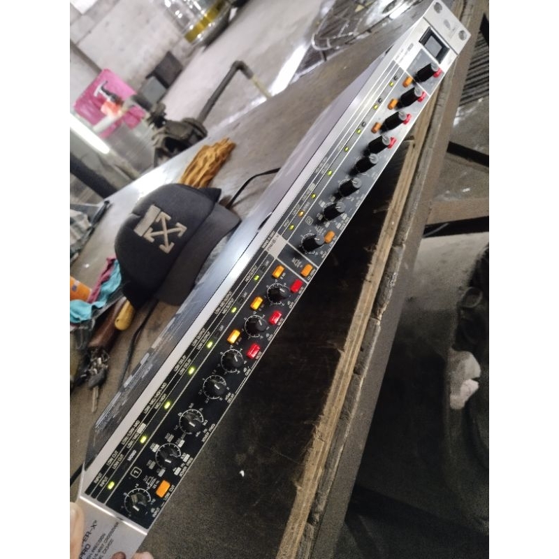 Crossover BEHRINGER CX3400